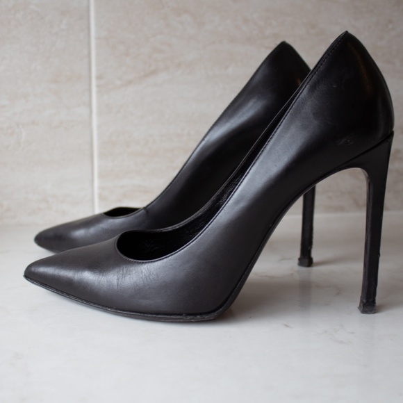 Saint Laurent Zoe Pump in Black Leather - Picture 3 of 5